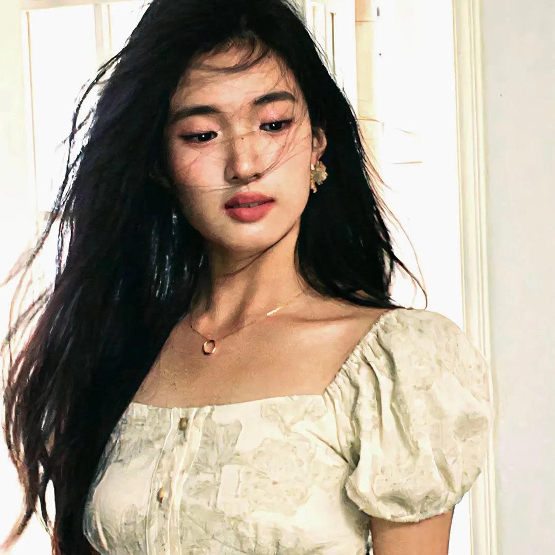 隔楼女孩:我们之间的层距
